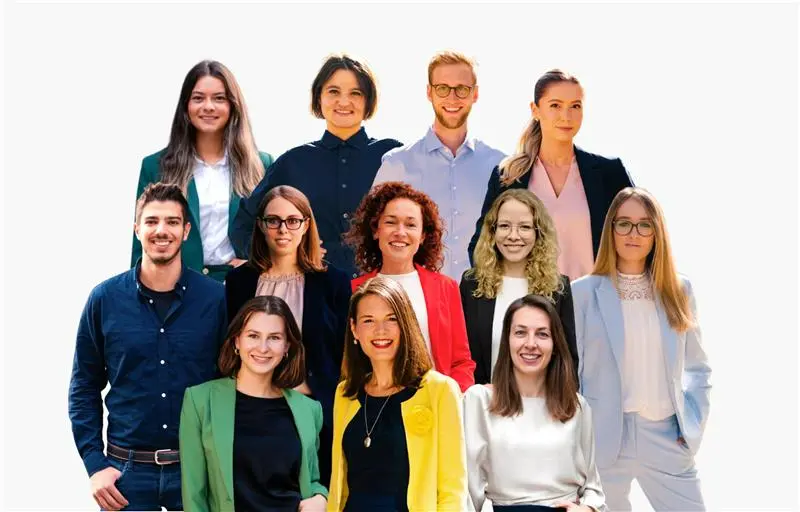 Gruppenbild mit 12 Personen